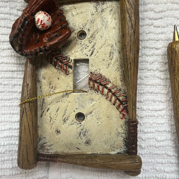 19pc Baseball Bedroom Set Glove Bat baseball bank, pull knobs, light plates, - Picture 11 of 14